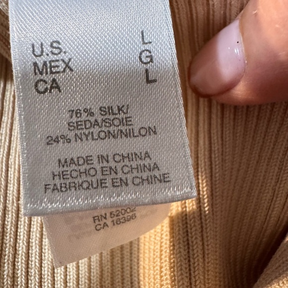 Liz Claiborne Silk Blend Cream Sleeveless V-Neck Top size large - Picture 8 of 8